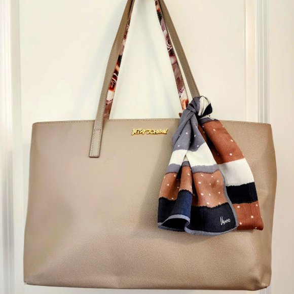 Betsey Johnson Handbags - Betsey Johnson Xozaria Large Tote